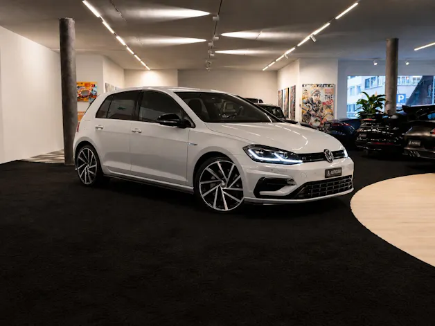 VW Golf 2.0 TSI R 4Motion DSG | Digital-Tacho | Totwinkelassist. | Distanzregler | RF-Kamera |