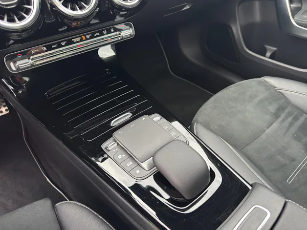 MERCEDES-BENZ A 250e AMG Line 8G-DCT