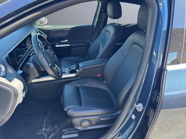 MERCEDES-BENZ EQA 250