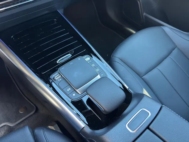 MERCEDES-BENZ EQA 250