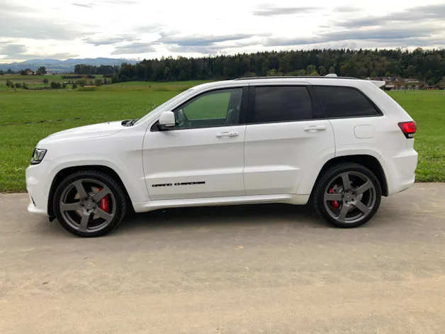 JEEP Grand Cherokee 6.4 V8 HEMI SRT8 Automatic mit Anhängerkupplung