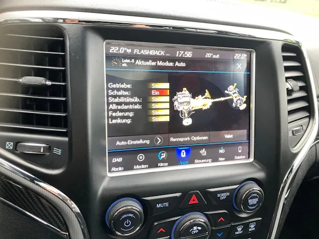 JEEP Grand Cherokee 6.4 V8 HEMI SRT8 Automatic mit Anhängerkupplung