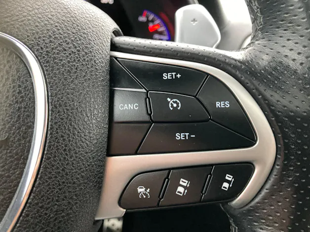 JEEP Grand Cherokee 6.4 V8 HEMI SRT8 Automatic mit Anhängerkupplung