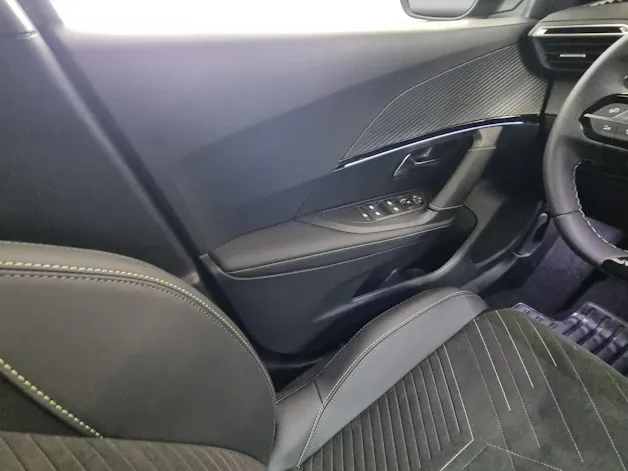 PEUGEOT 2008 54kWh e-GT