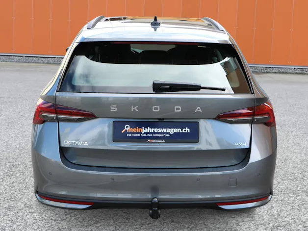 SKODA Octavia Combi 2.0 TSI DSG Selection 4x4