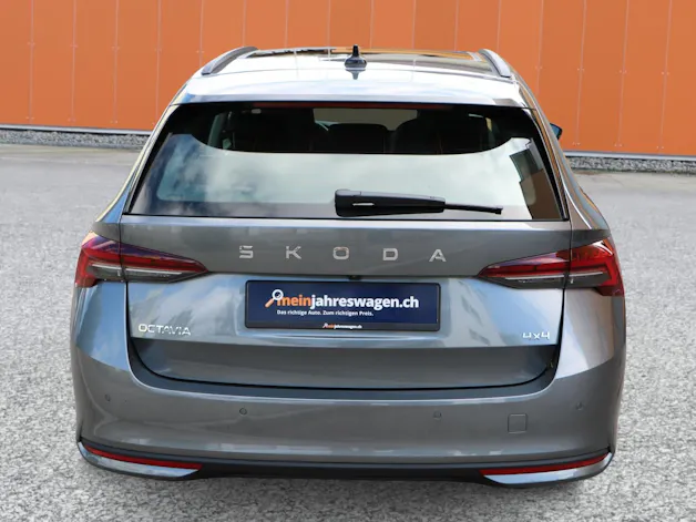 SKODA Octavia Combi 2.0 TSI DSG Selection 4x4
