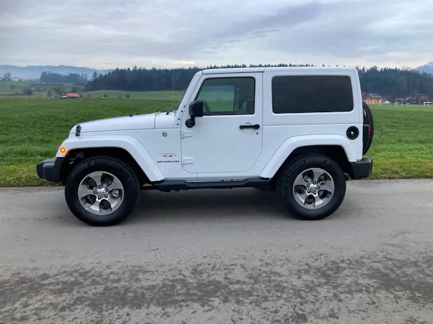JEEP Wrangler 2.8 CRD Sahara Automatic hardtop mit Anhängerkupplung 2`800 KG