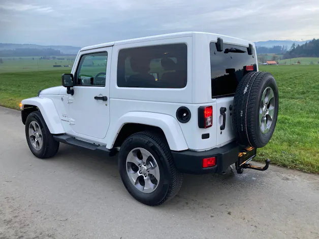 JEEP Wrangler 2.8 CRD Sahara Automatic hardtop mit Anhängerkupplung 2`800 KG