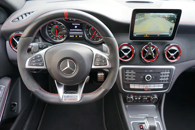 MERCEDES-BENZ GLA 45 AMG 4Matic 381PS
