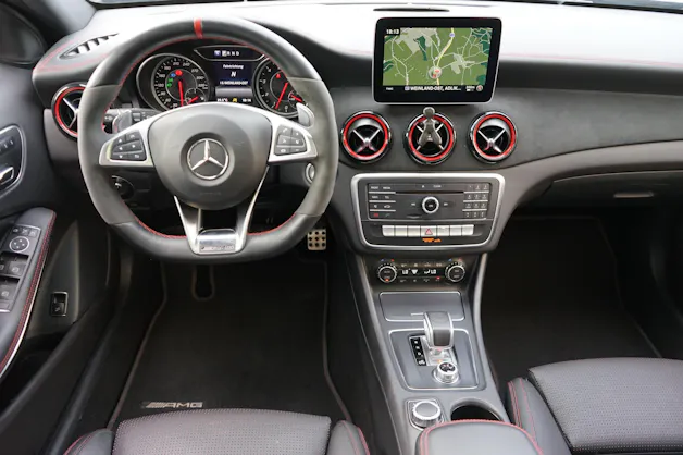 MERCEDES-BENZ GLA 45 AMG 4Matic 381PS