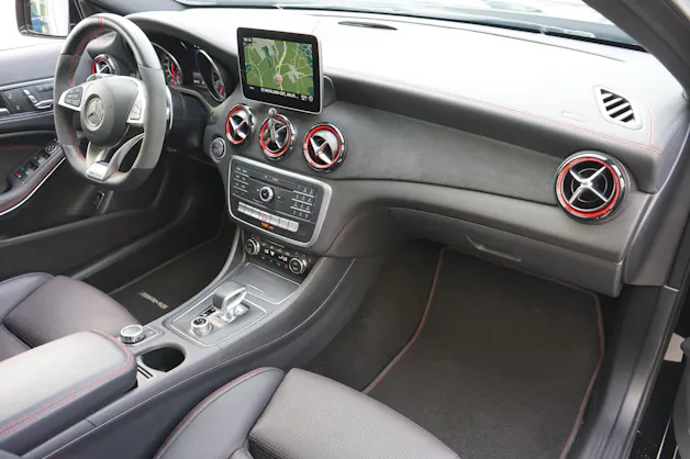 MERCEDES-BENZ GLA 45 AMG 4Matic 381PS