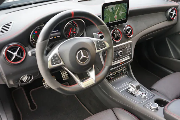 MERCEDES-BENZ GLA 45 AMG 4Matic 381PS