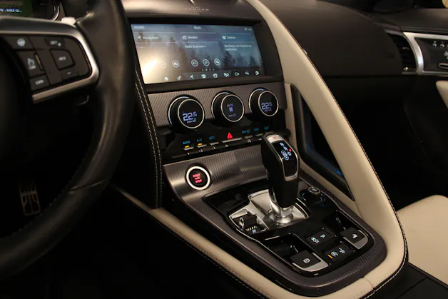 Jaguar F-Type Convrtible 5.0 V8 R-Dynamic AWD Automatik Werksgarantie & Gratis-Service | Perf. Sitze | Pixel LED-Scheinwerfer |
