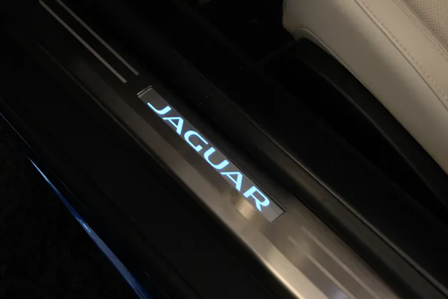 Jaguar F-Type Convrtible 5.0 V8 R-Dynamic AWD Automatik Werksgarantie & Gratis-Service | Perf. Sitze | Pixel LED-Scheinwerfer |