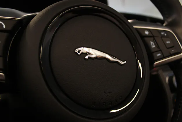Jaguar F-Type Convrtible 5.0 V8 R-Dynamic AWD Automatik Werksgarantie & Gratis-Service | Perf. Sitze | Pixel LED-Scheinwerfer |