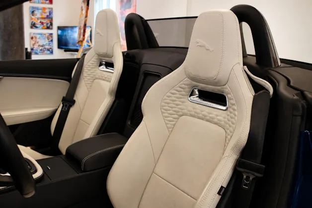 Jaguar F-Type Convrtible 5.0 V8 R-Dynamic AWD Automatik Werksgarantie & Gratis-Service | Perf. Sitze | Pixel LED-Scheinwerfer |