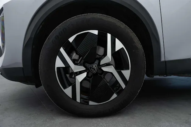 PEUGEOT 2008 1.2 145 MHEV GT Automat