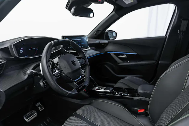 PEUGEOT 2008 1.2 145 MHEV GT Automat