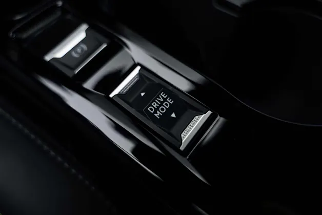 PEUGEOT 2008 1.2 145 MHEV GT Automat