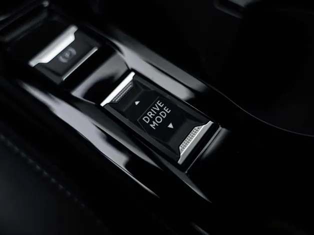 PEUGEOT 2008 1.2 145 MHEV GT Automat