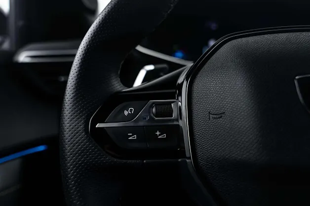 PEUGEOT 2008 1.2 145 MHEV GT Automat