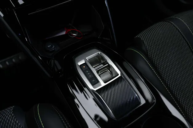 PEUGEOT 2008 1.2 145 MHEV GT Automat