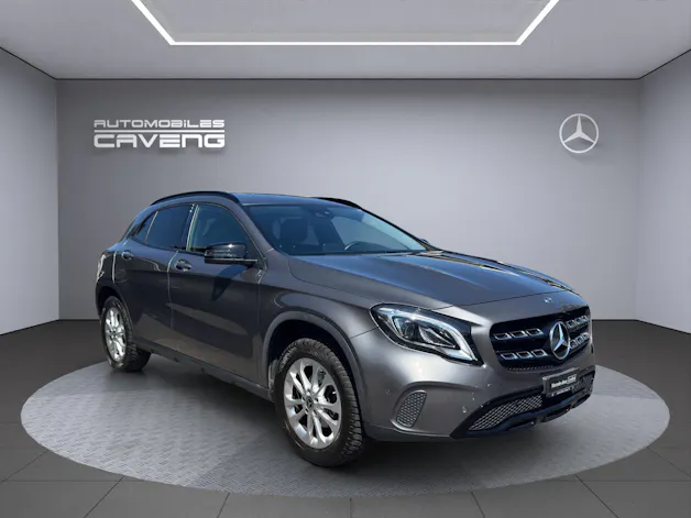 MERCEDES-BENZ GLA 200 Night Star 7G-DCT