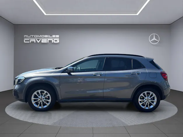 MERCEDES-BENZ GLA 200 Night Star 7G-DCT