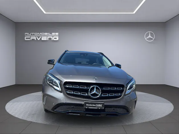 MERCEDES-BENZ GLA 200 Night Star 7G-DCT