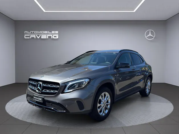 MERCEDES-BENZ GLA 200 Night Star 7G-DCT