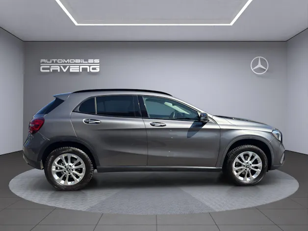MERCEDES-BENZ GLA 200 Night Star 7G-DCT