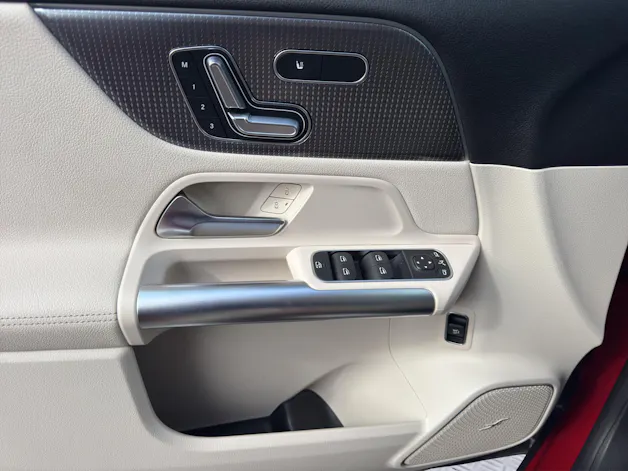 MERCEDES-BENZ EQA 350 4Matic Swiss Star