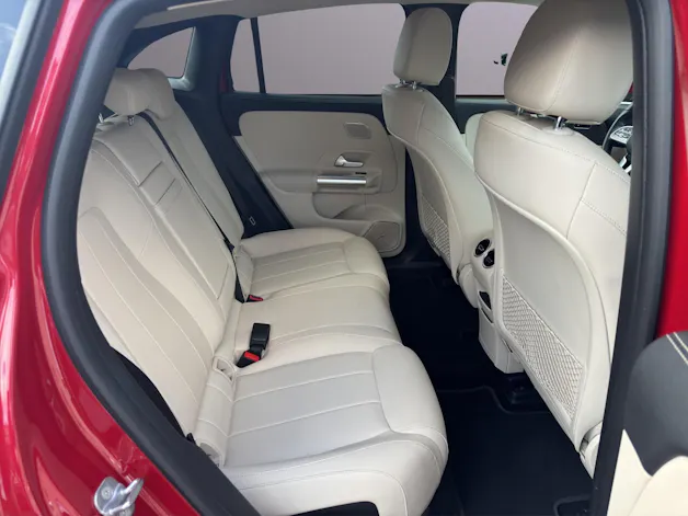 MERCEDES-BENZ EQA 350 4Matic Swiss Star