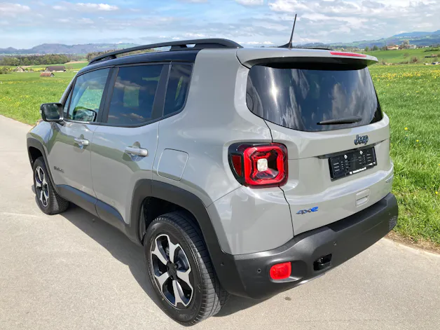 JEEP Renegade 1.3 T PHEV Trailhawk AWD mit Geländeuntersetzung