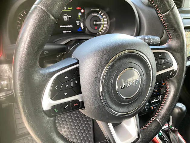 JEEP Renegade 1.3 T PHEV Trailhawk AWD mit Geländeuntersetzung