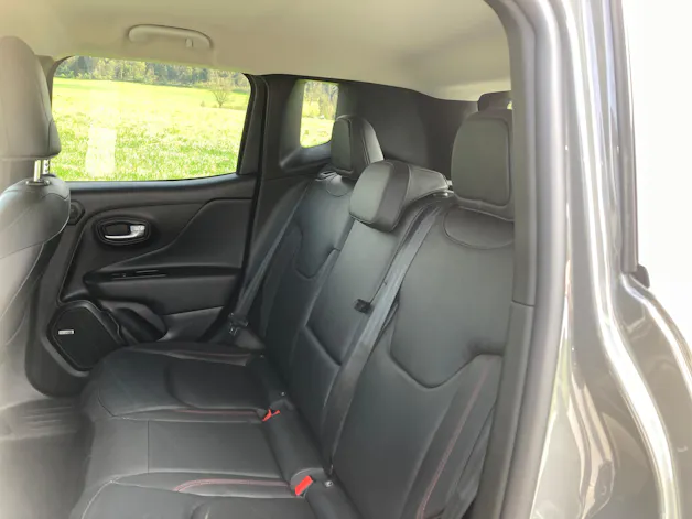 JEEP Renegade 1.3 T PHEV Trailhawk AWD mit Geländeuntersetzung