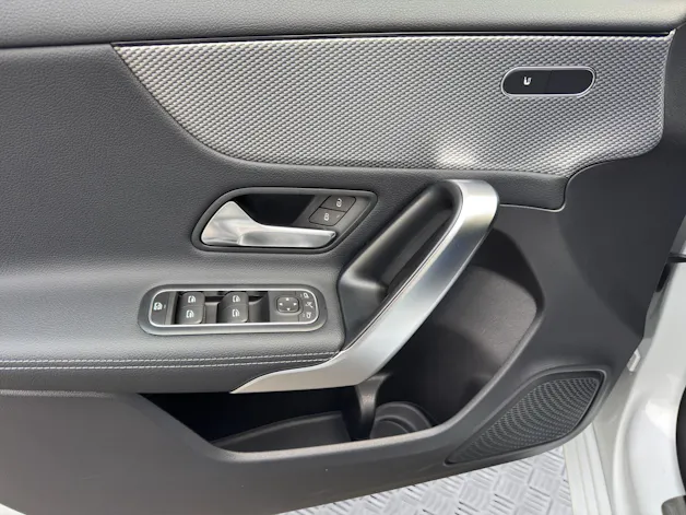 MERCEDES-BENZ A 180 Progressive 7G-DCT
