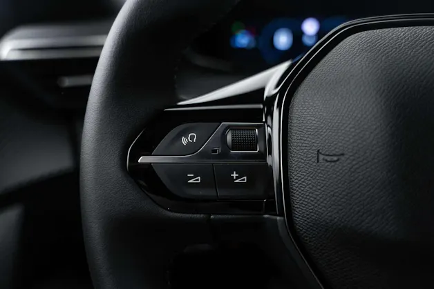 PEUGEOT PEUGEOT 2008 1.2 145 MHEV Allure Automat