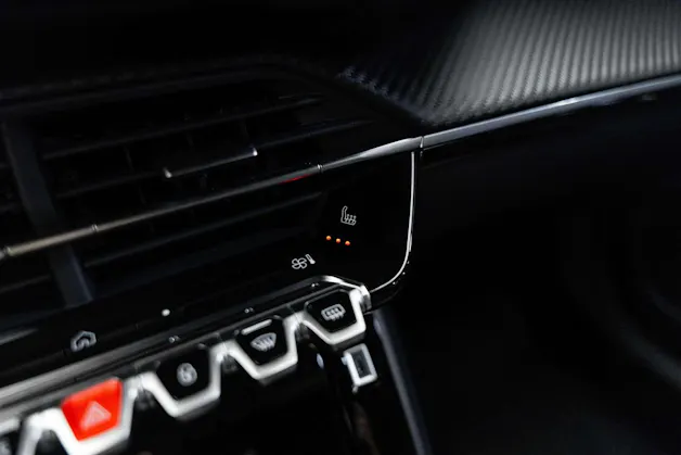 PEUGEOT PEUGEOT 2008 1.2 145 MHEV Allure Automat