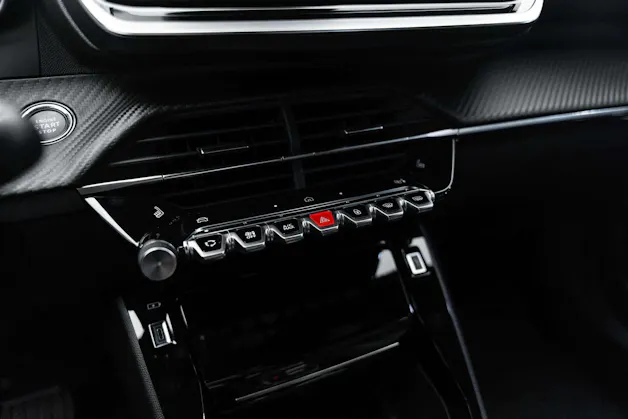 PEUGEOT PEUGEOT 2008 1.2 145 MHEV Allure Automat