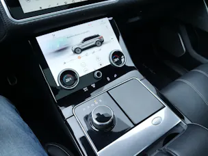 Land Rover Range Rover Velar R-Dynamic D 180 SE Automatic