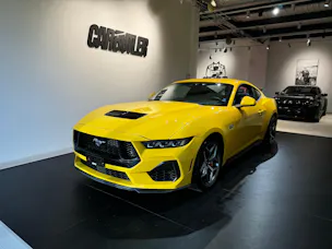 FORD Mustang Fastback 5.0 V8 GT Automat 🚀 YELLOW - 699.- pro Monat ohne Anzahlung! - GRATIS SERVICE