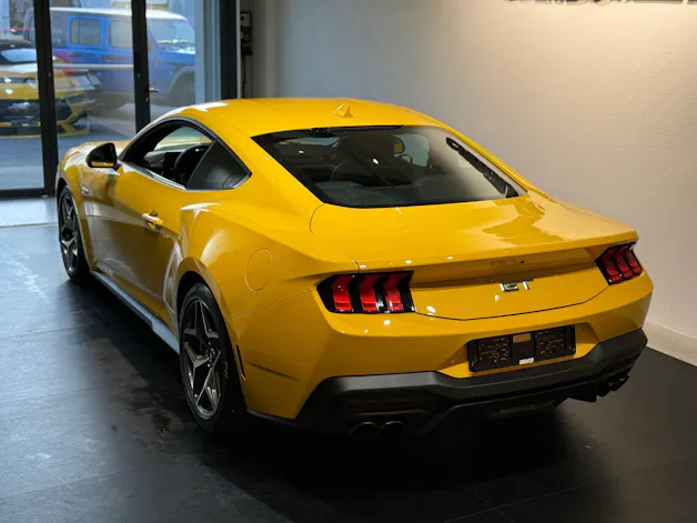 FORD Mustang Fastback 5.0 V8 GT Automat 🚀 YELLOW - 699.- pro Monat ohne Anzahlung! - GRATIS SERVICE