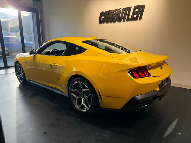 FORD Mustang Fastback 5.0 V8 GT Automat 🚀 YELLOW - 699.- pro Monat ohne Anzahlung! - GRATIS SERVICE