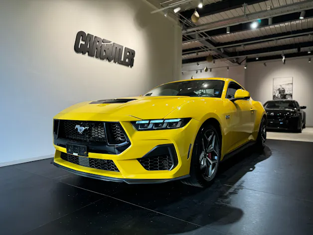 FORD Mustang Fastback 5.0 V8 GT Automat 🚀 YELLOW - 699.- pro Monat ohne Anzahlung! - GRATIS SERVICE