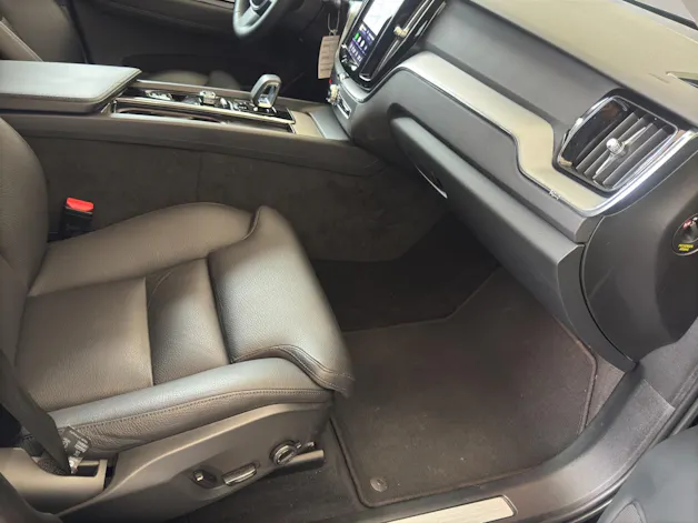 VOLVO XC60 2.0 B4 MH Plus Dark AWD