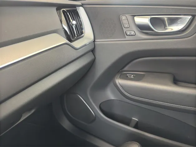 VOLVO XC60 2.0 B4 MH Plus Dark AWD