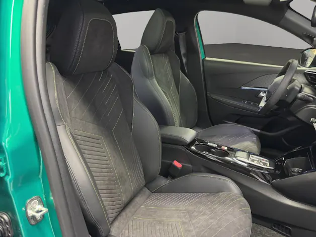 PEUGEOT 208 1.2 Hybrid 145 GT Exclusive