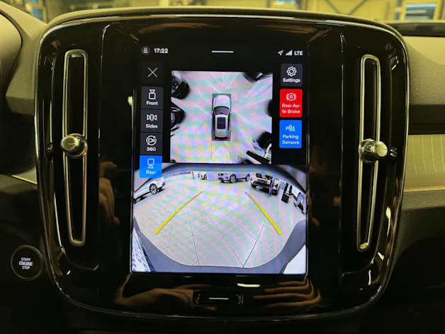 VOLVO XC40 2.0 B4 MH Black Edition