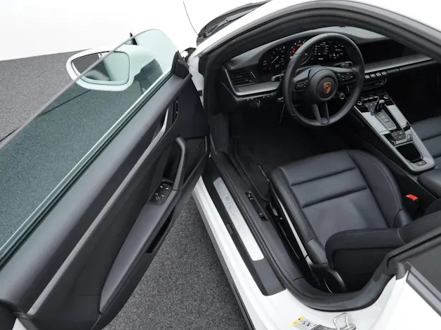 PORSCHE 911 Carrera